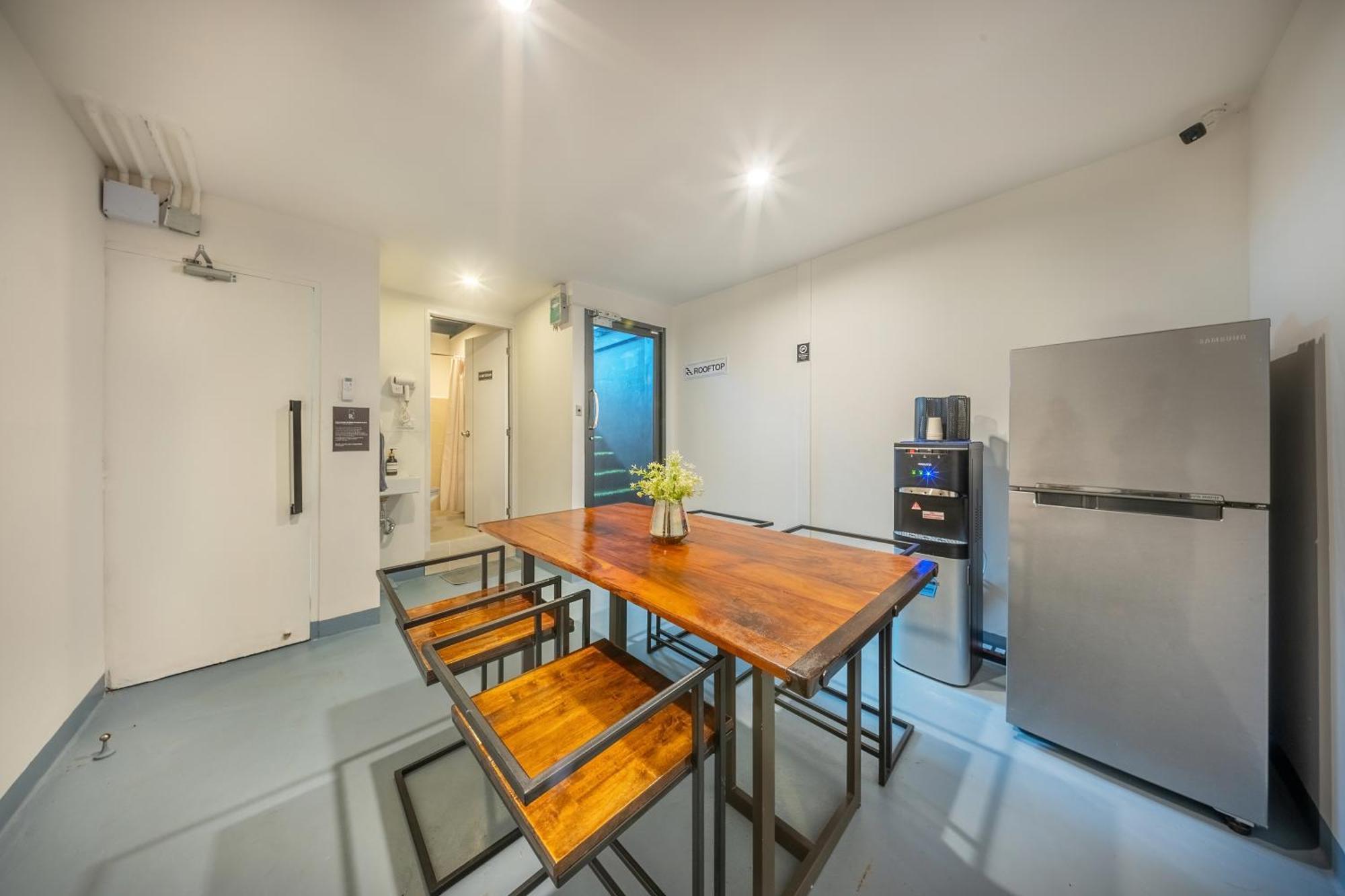 Ralph Bangkok Hostel Ngoại thất bức ảnh