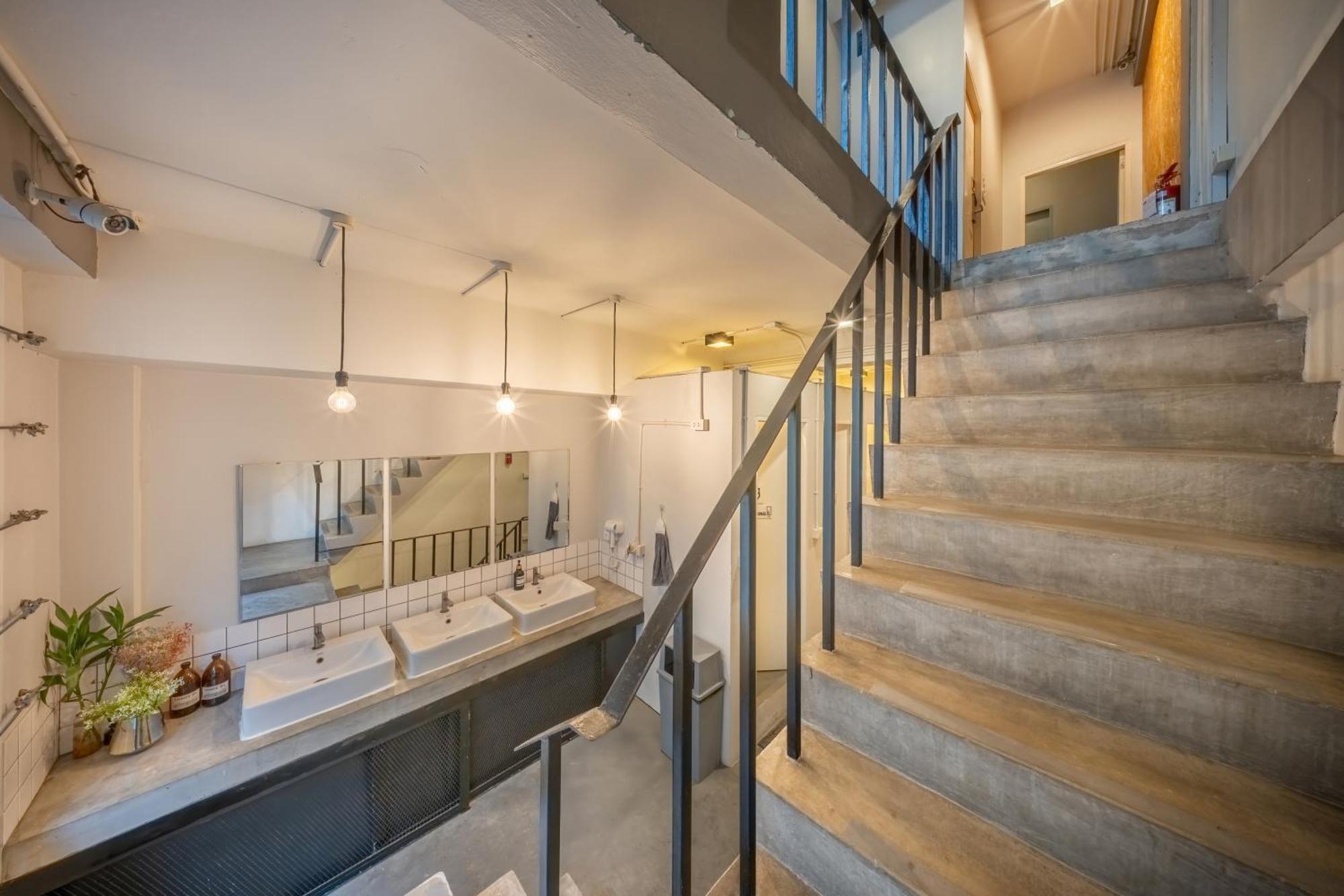 Ralph Bangkok Hostel Ngoại thất bức ảnh